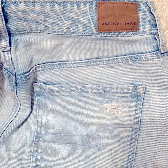 American Eagle Hi-Rise Tomgirl jeans, light wash, destroyed, size 4 long - Picture 9 of 9